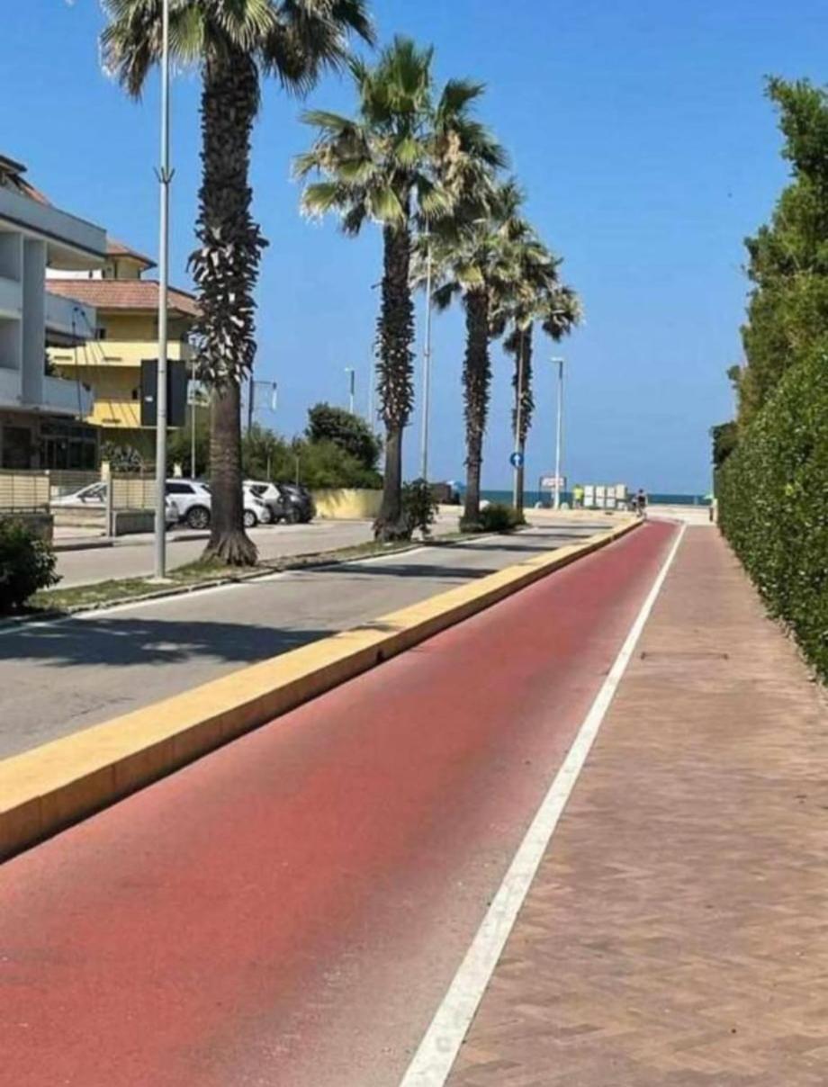 Ad Un Passo Dal Mare Lejlighed Porto SantʼElpidio Eksteriør billede